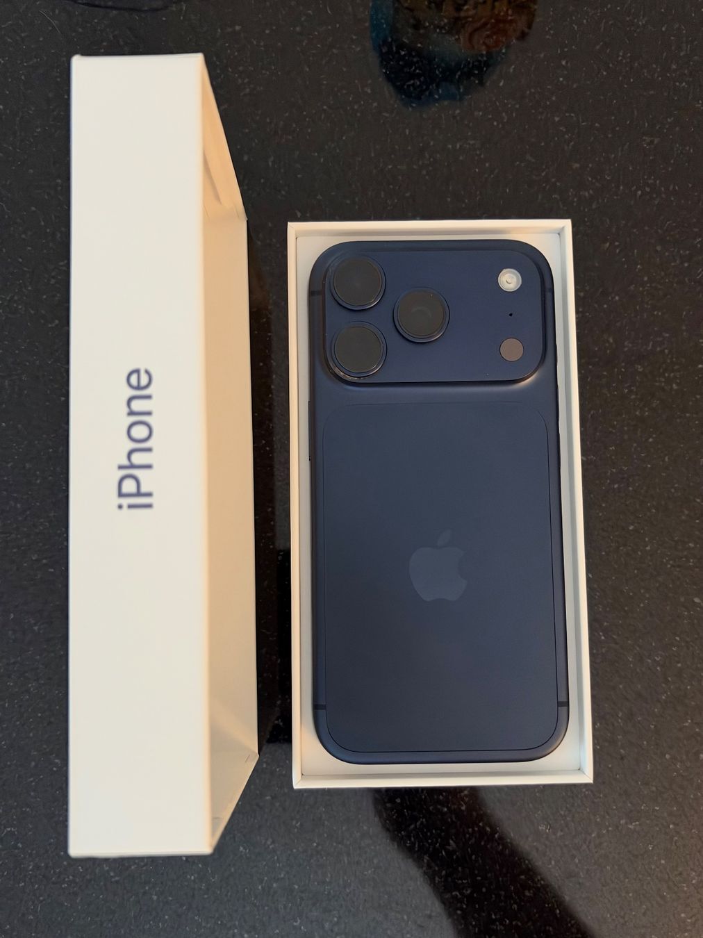 iPhone 17 Pro 256 GB Deep Blue (Gebraucht) in Herdern für CHF 1 – mit ...