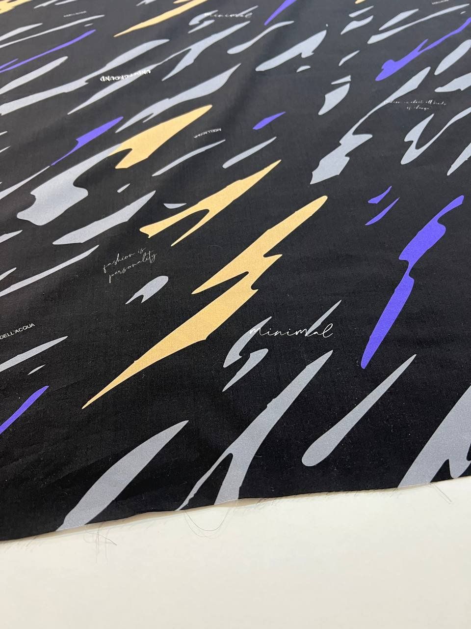 Tessuti: Designer Baumwolle Elastan leicht 1.50x1.40m nero e colori – Nuovo (secondo la descrizione) da Lufingen venduto da Voyager7 1