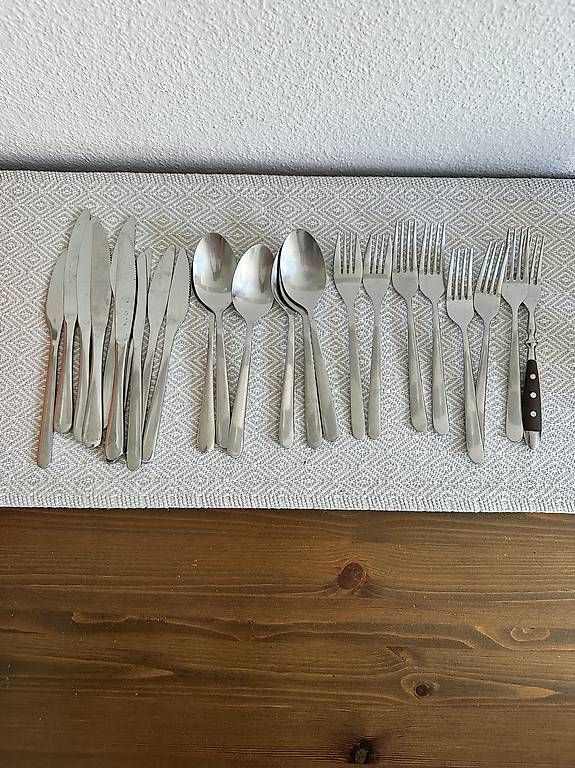 Set di posate: Besteck im Set – Usato da Basel venduto da Rejna