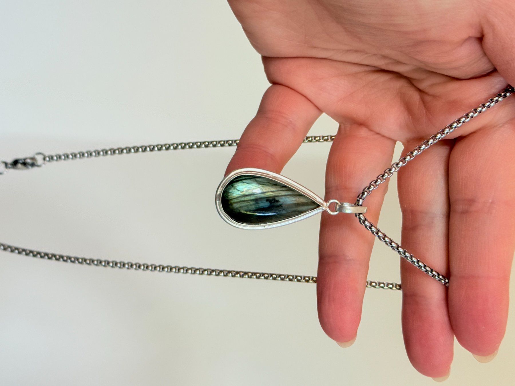 Catenine: Collier Larme Labradorite - Élégant et Unique! – Nuovo e nell'imballaggio originale da Genève venduto da AWWA 2
