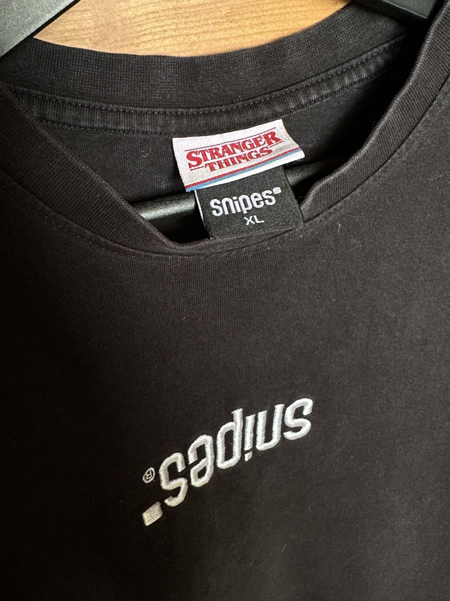 Snipes T-shirt: Snipes x Stanger Things Black T-shirt – Usato da Villars-Burquin venduto da Iliasso 2