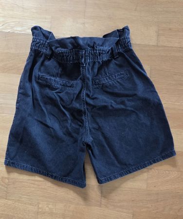 Coole C&A Sommer Shorts, neuwertig, Grösse 36/38