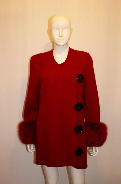 Fox Giacche: Vintage Harrods Red Wool Knit Jacket with Fox Cuffs – Usato da Obergösgen venduto da crystalfox