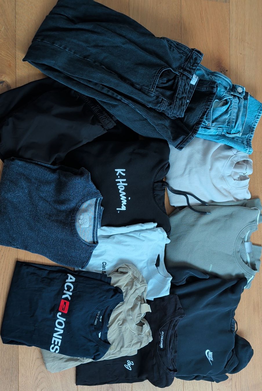 Lots de vêtements: Kleiderpaket T-Shirts Pullover Hosen Grösse S – D'occasion à Arbon par kangaruh