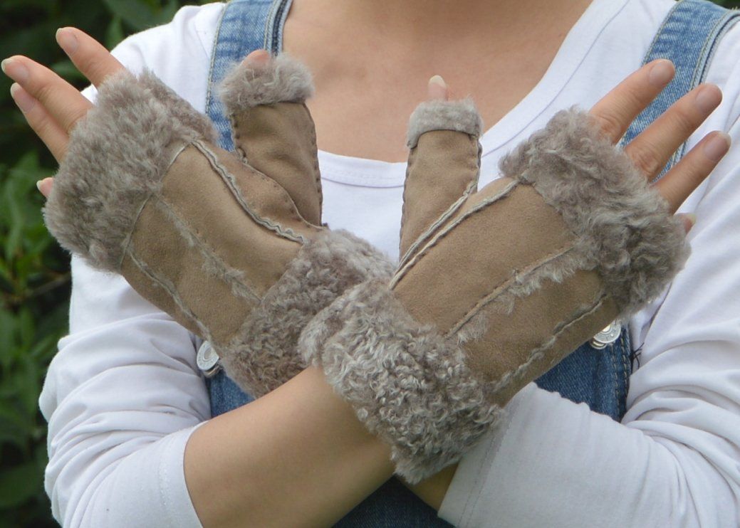 Guanti & manicotti: Schaffell Handschuhe fäustlinge 4 Farben – Nuovo e nell'imballaggio originale da Arbedo venduto da patagonialeatherrugs