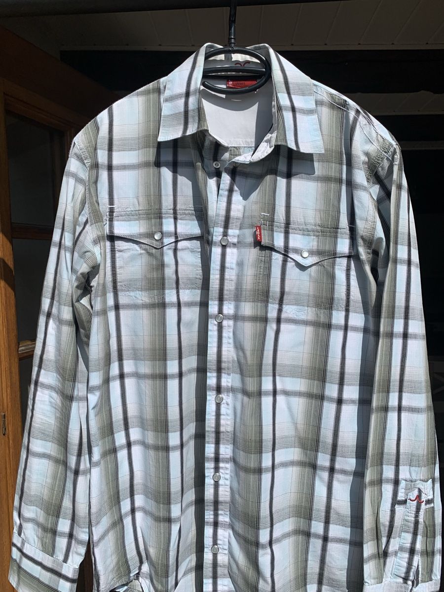 Levi's Hemden: Levi’s – Gebraucht aus Vernier von Moca78