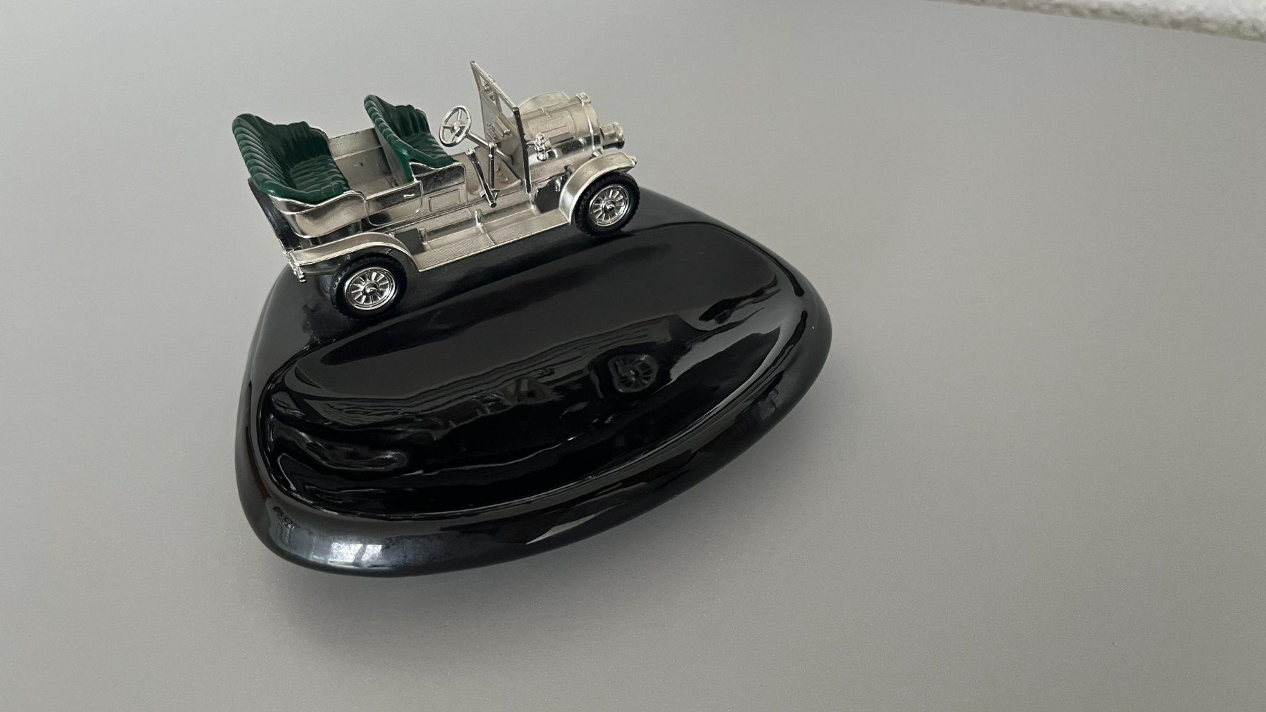 Aschenbecher: Vintage Aschenbecher mit Oldtimer Auto – Gebraucht aus Birmenstorf AG von nfl_6z2d 1