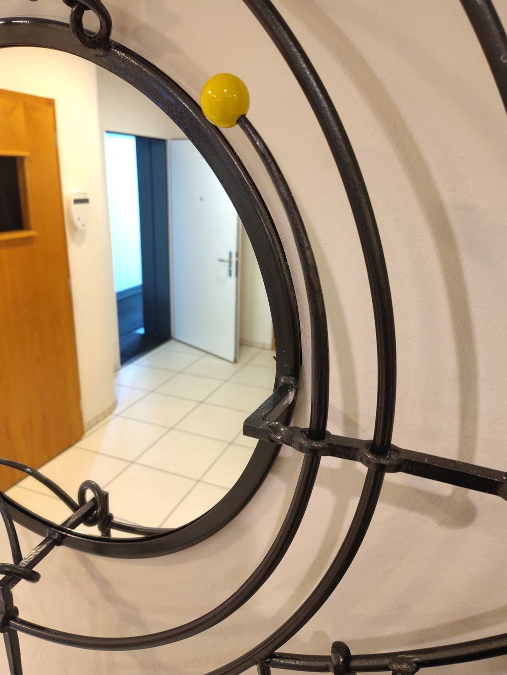 Guardaroba: Garderobe und Kunsthandwerk in Einem – Usato da Blauen venduto da mat_5rfn 8
