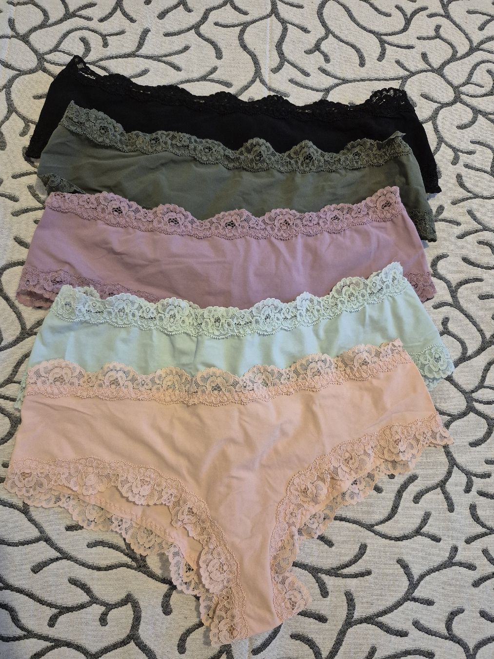Tezenis Lotti di vestiti: Lot de 5 culottes Tezenis S – Usato da St-Pierre-Clages venduto da _RV