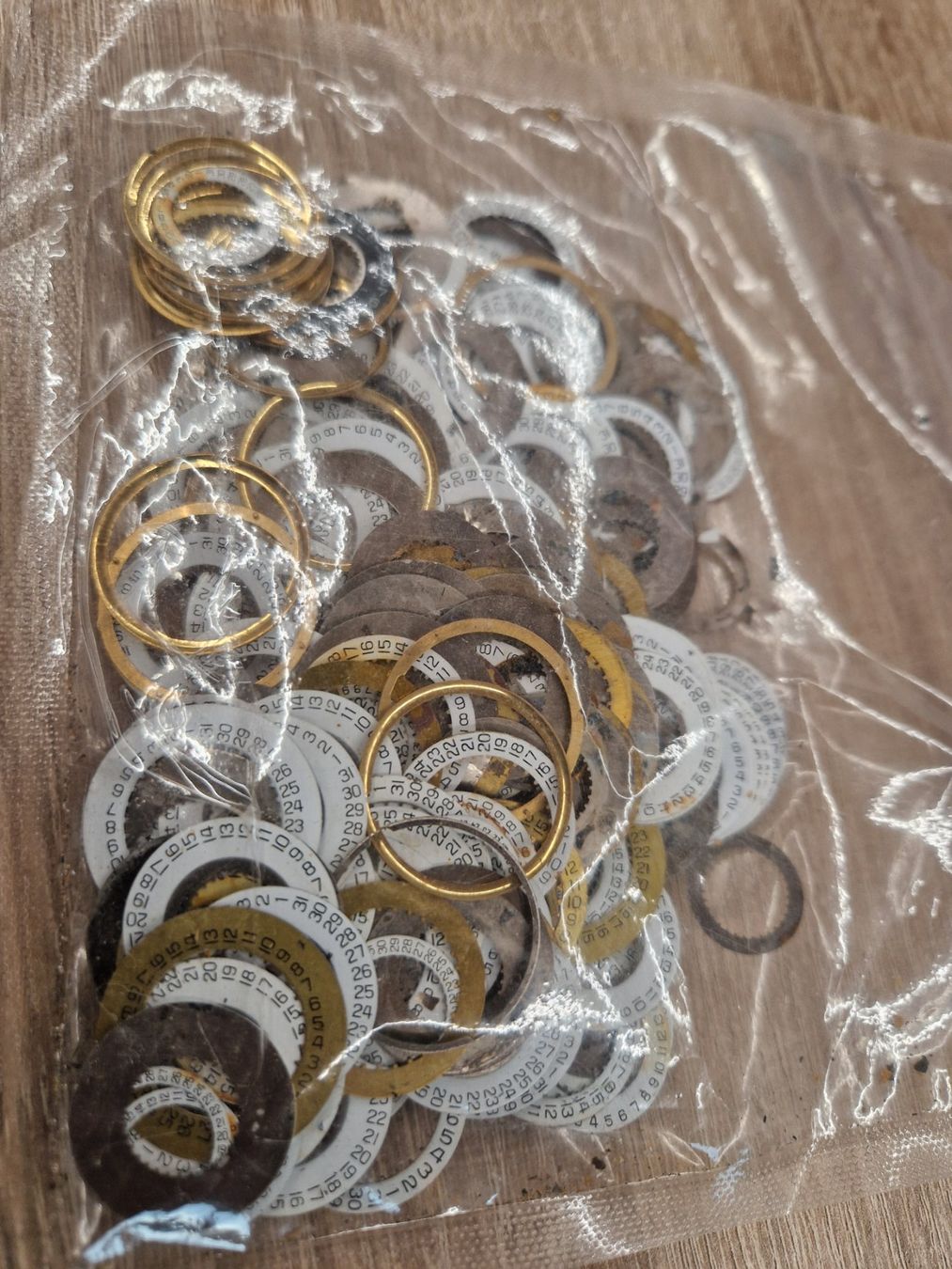 Orologi: Lot disque de date - pièces horlogères – Difettoso da Sembrancher venduto da nat_k8yk