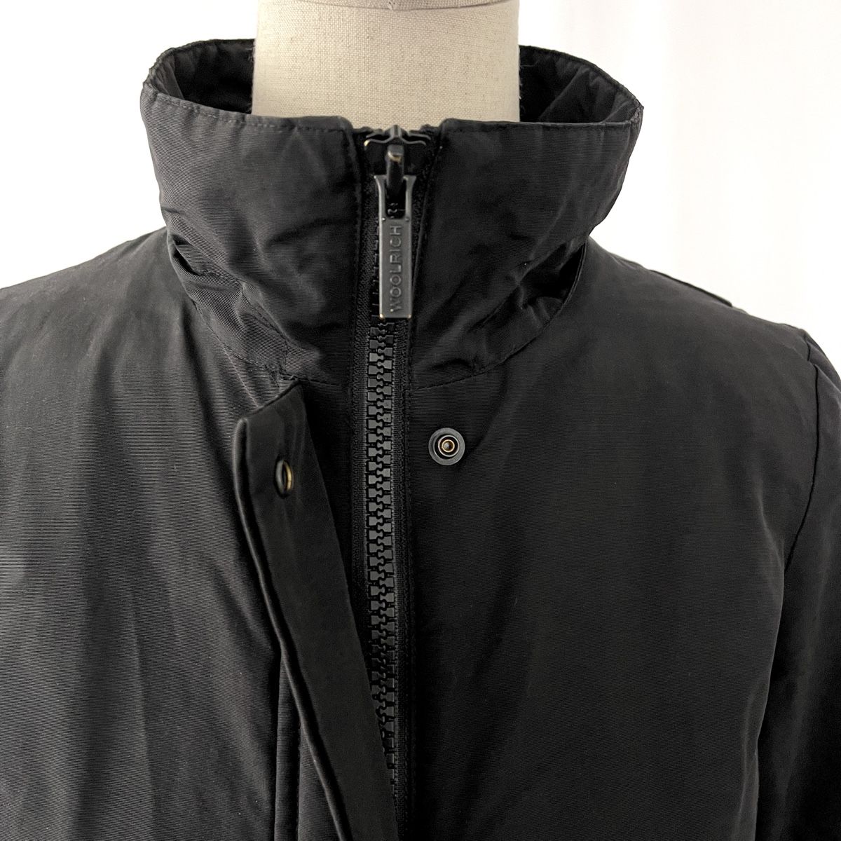 Woolrich Cappotti: WOOLRICH black down jacket  – Usato da Emmen venduto da Avviivva_Com2023 2