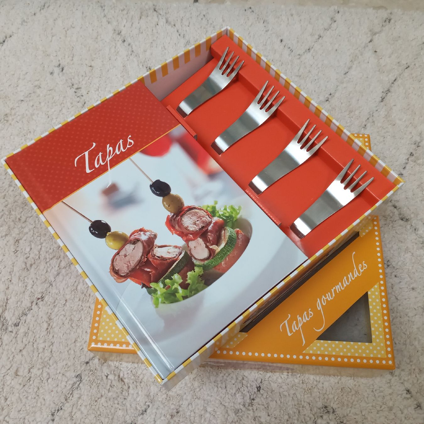 Elettrodomestici da cucina: Tapas recettes et 4 véritables fourchettes – Nuovo e nell'imballaggio originale da Düdingen venduto da gum_g8cr