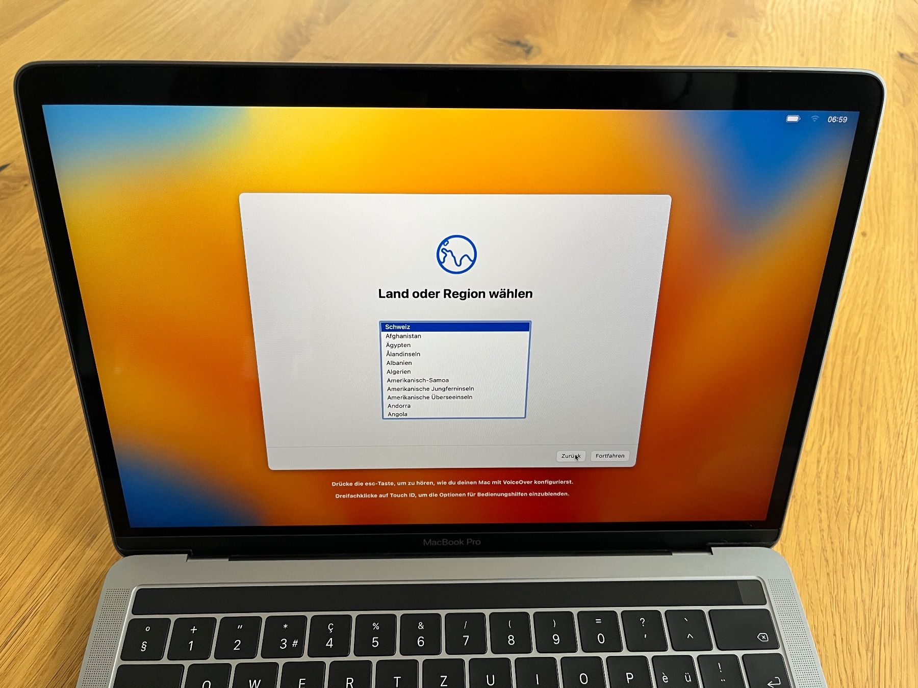 Apple Notebook: MacBook Pro mit Touch-Bar 13-inch, 2017, – Usato da Appenzell venduto da Anchara 2
