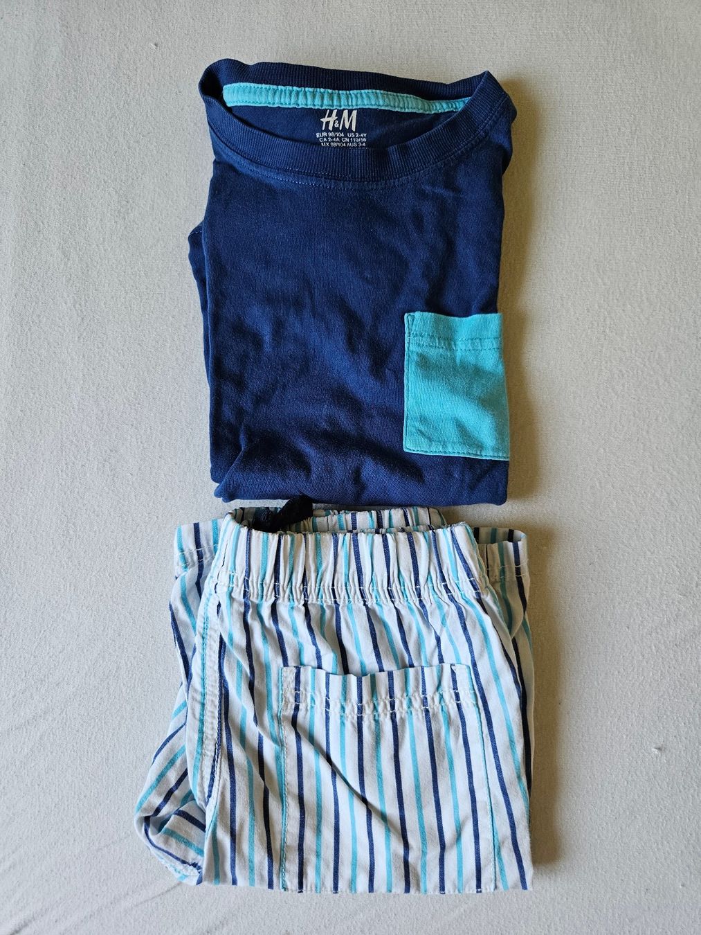 H&M Pyjamas: Kurzarm Pyjama Gr. 98 / 104 H&M – D'occasion à Unterengstringen par saraman