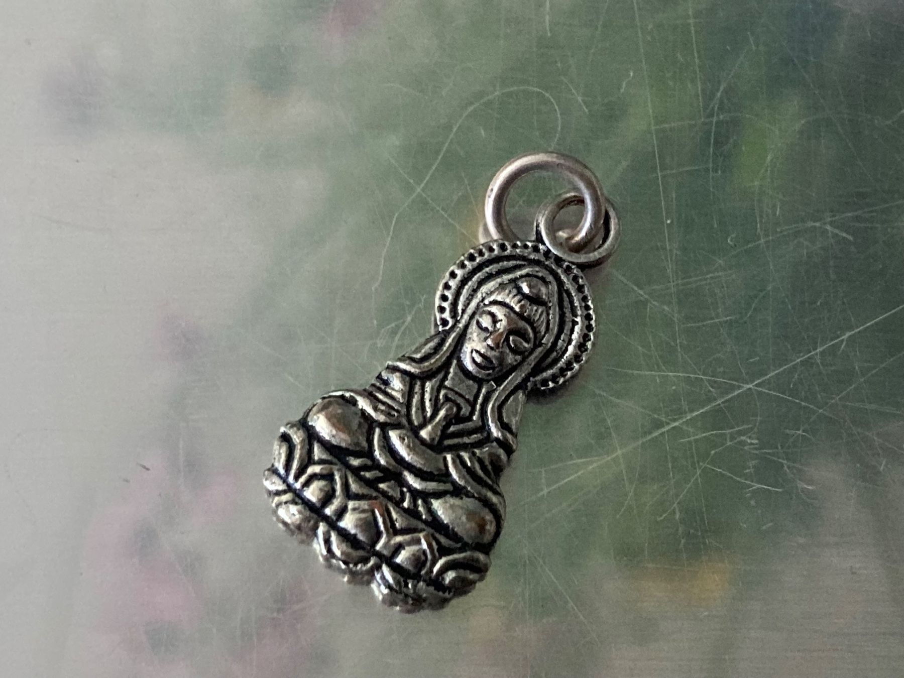 Ciondoli: Pendentif Bouddha métal argenté – Usato da Marly venduto da Antigona71
