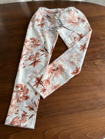 Sommerhose mit Blumenmuster, Gr. 38/40 neuwertig