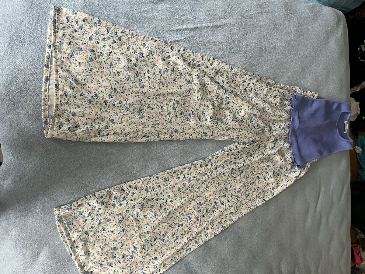 Lots de vêtements: Zweiteiler Blumenmuster  – Neuf (Voir description) à Olten par sae_82z2