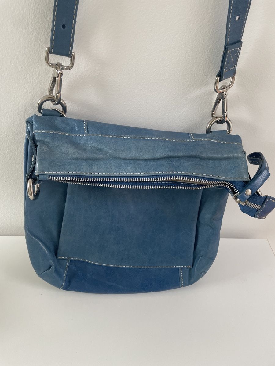 Taschen für Damen: Trendige blaue Ledertasche Umhängetasche – Gebraucht aus Mauren von acht33null 1