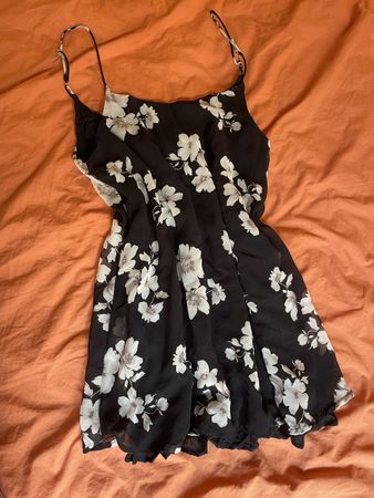 Brandy Melville Kleid, Blumen, Grösse One Size, Sommer Look
