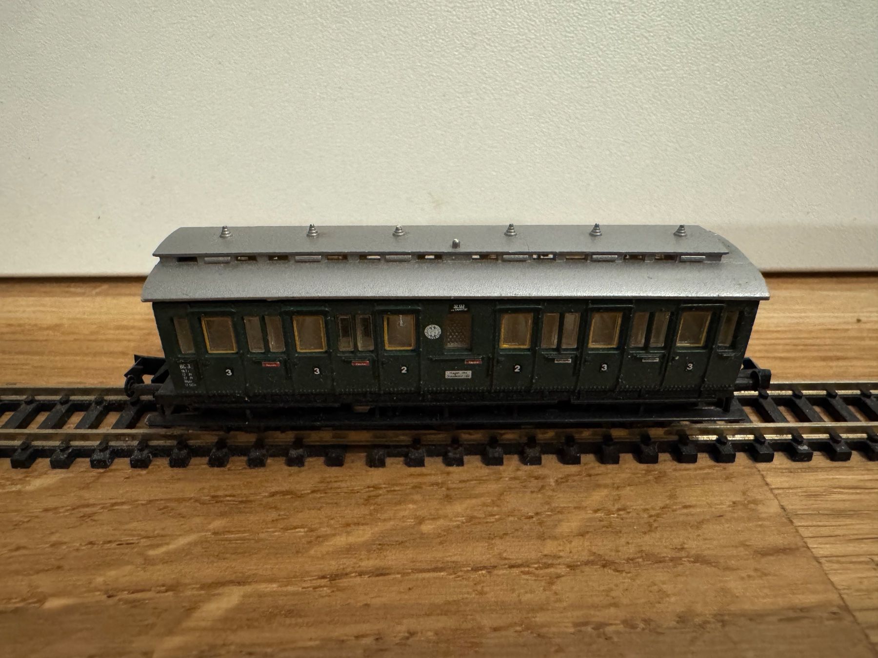 Arnold Modellini di ferrovie: Arnold Abteilwagen 3.Klasse – Nuovo (secondo la descrizione) da Schlierbach venduto da Look8
