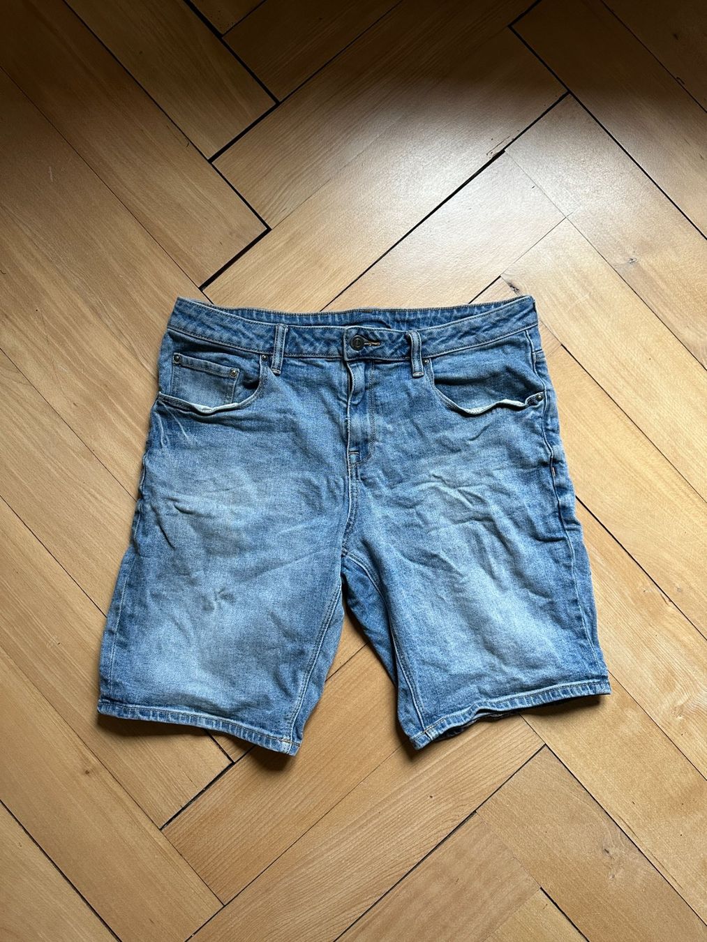 Asos Jeans: ASOS - Jeansshorts hellblau W34 – Usato da Zürich venduto da Diazaio