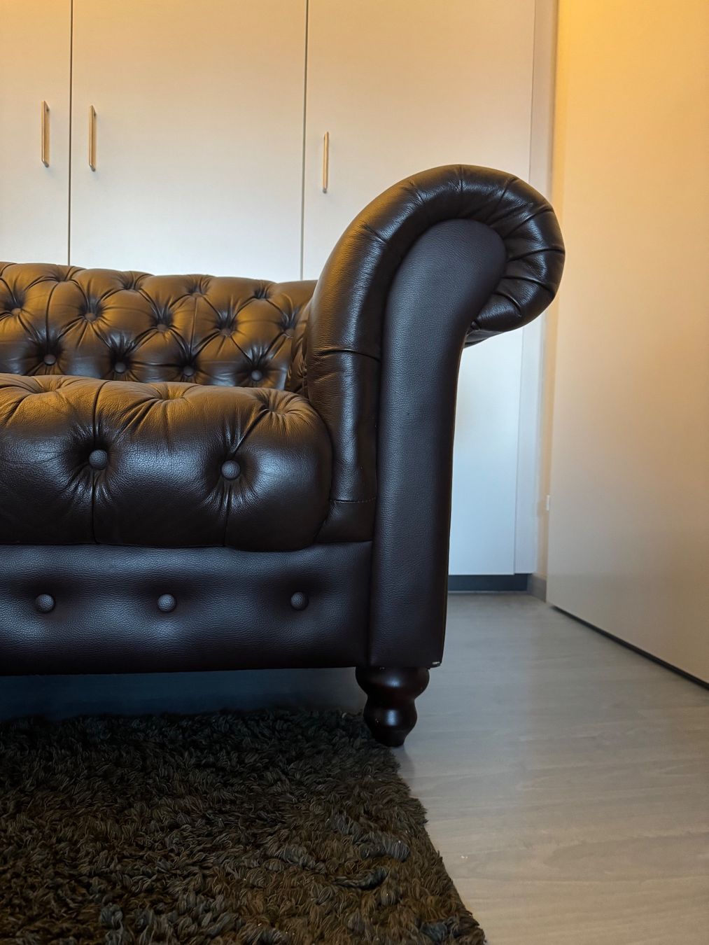 Sofas: Chesterfield Sofa-Set | 2-Sitzer + Sessel | Dunkelbraun – Gebraucht aus Aesch ZH von schimauscha 1