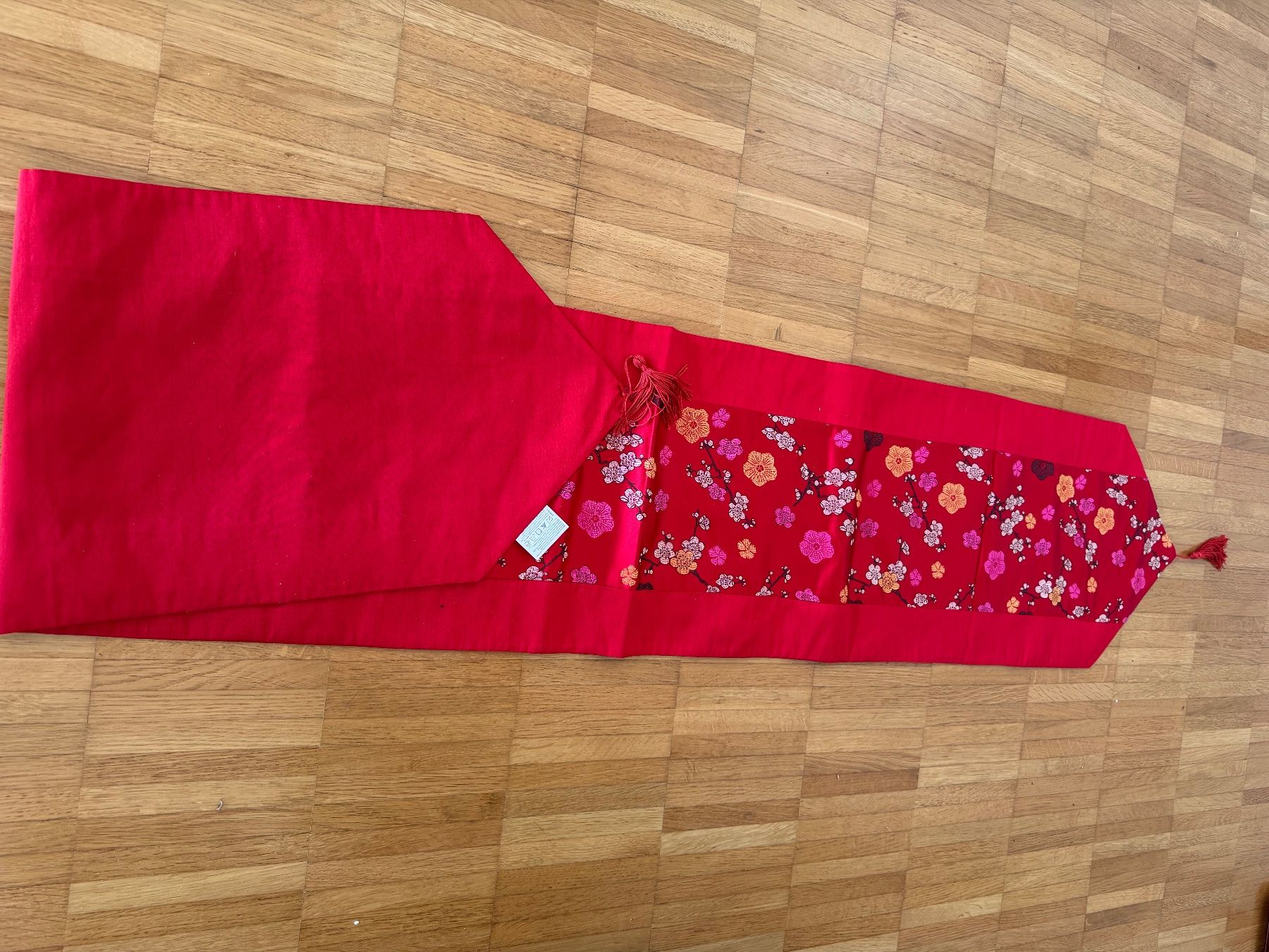 Altra biancheria da tavola: Roter Tischläufer mit Blumenmuster - neuwertig – Usato da Rheinfelden venduto da cha_ddz9 2