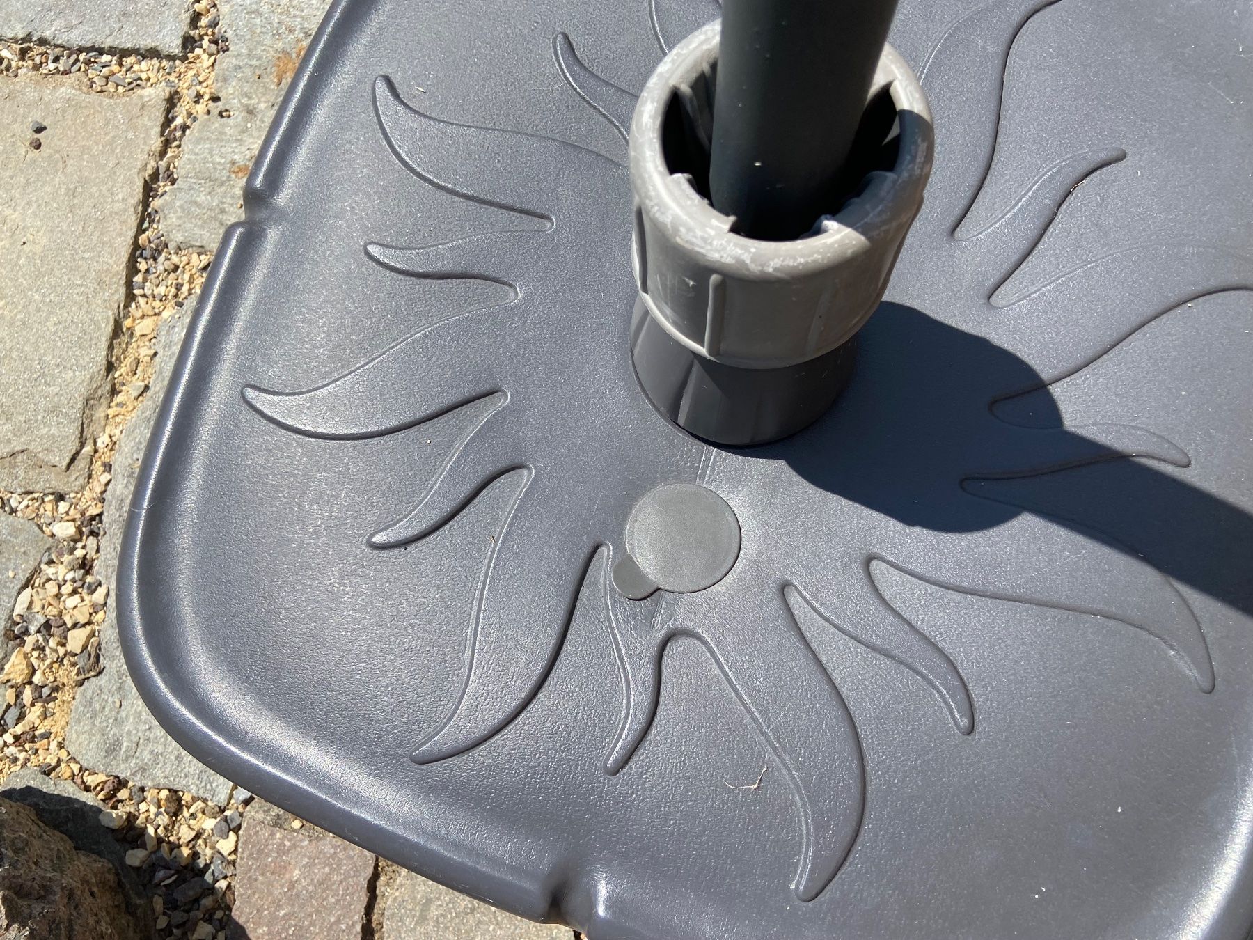 Ombrelloni: Sonnenschirm mit Sockel – Usato da Basel venduto da Relaphe 9