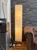 Moderne Stehlampe im Reispapier-Look