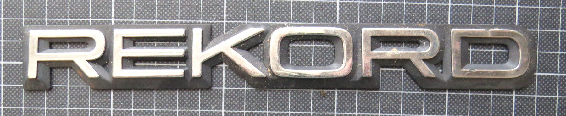 Opel Tutti pezzi di ricambio auto: Opel Rekord Schriftzug – Usato da Ettingen venduto da campione_1