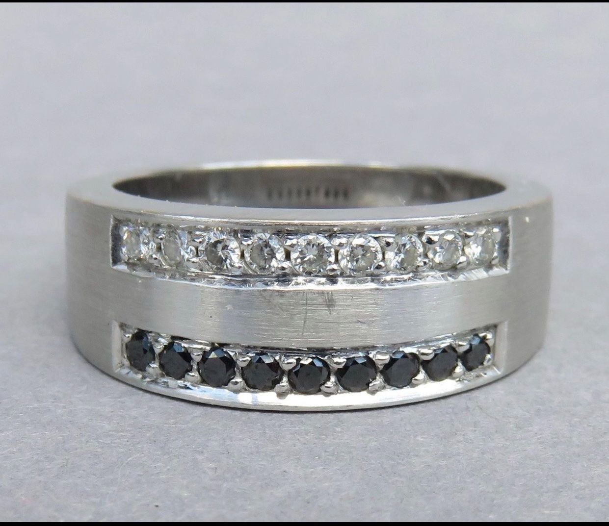 Anelli: 750 Gold Ring mit Brillanten – Usato da Pfungen venduto da Outlet64