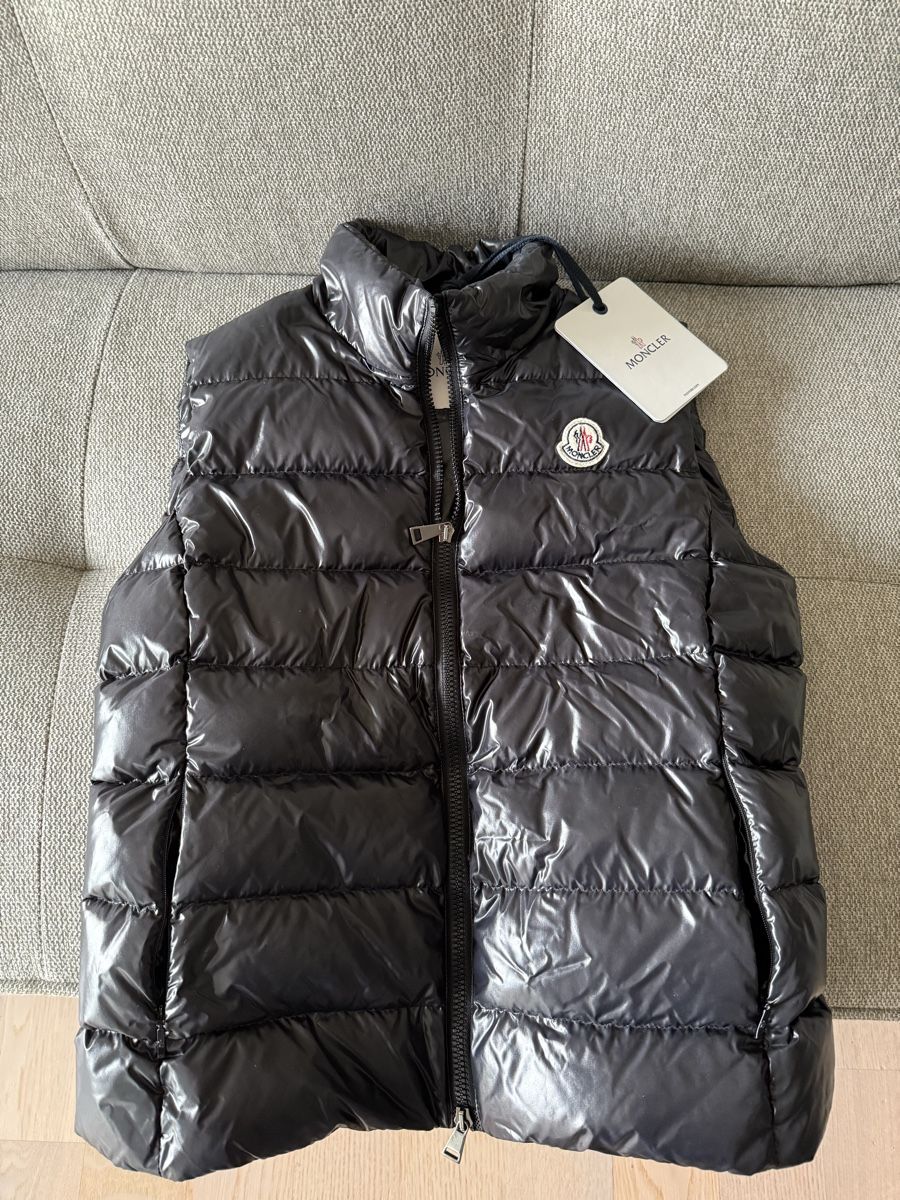 Moncler Gilet & Giacche senza maniche: Moncler Gilet-Fabrik neu – Nuovo e nell'imballaggio originale da Zürich venduto da szi_25tn