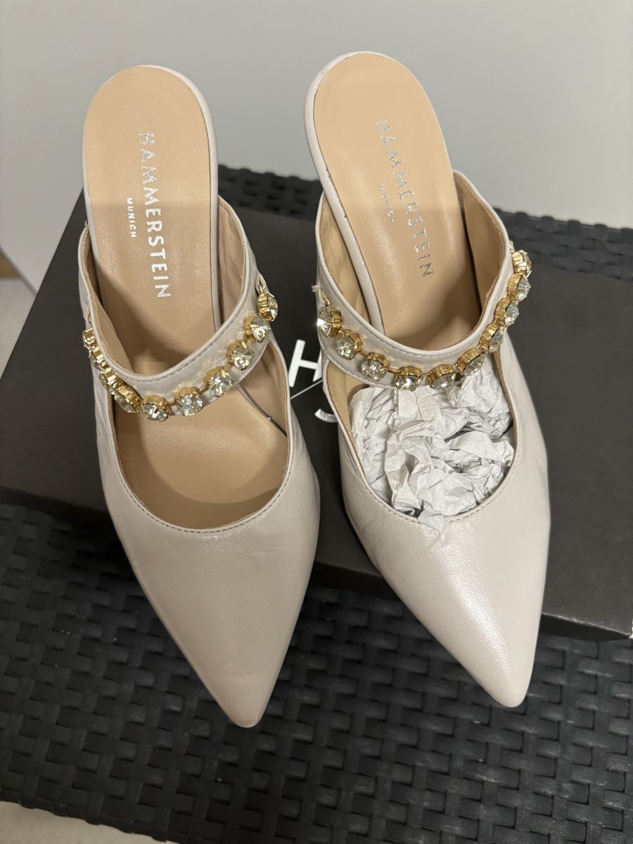 Scarpe da donna: Hammersein Mules Gr. 38 Weiss Strass, Leder – Usato da Salenstein venduto da Silly...0 1