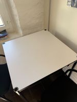 USM Tisch mit 4 Vitra Stühlen