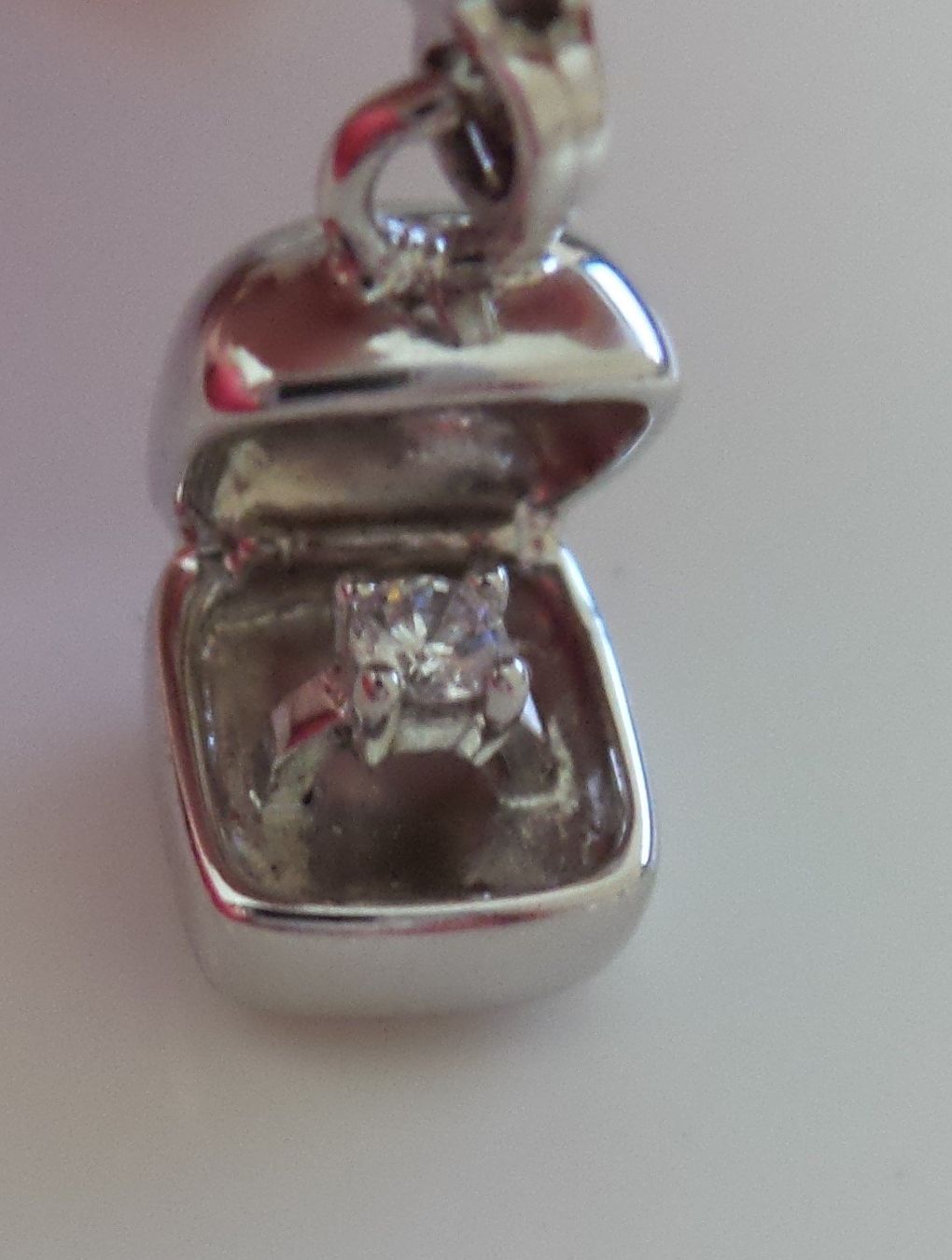 Ciondoli: Silber charm - Verlobungsring im Etui ('Be mine') – Usato da Muttenz venduto da einfach-schoen 1