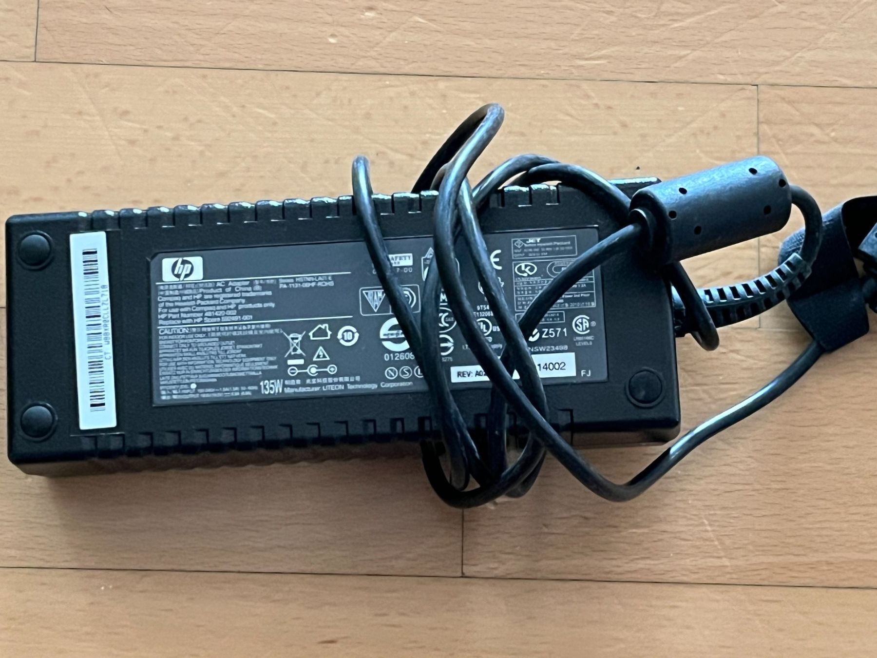 Hewlett Packard Unità & Adattatore: HP Adapter 19.5V 6.9A 135W – Usato da Winterthur venduto da fla_hwg8