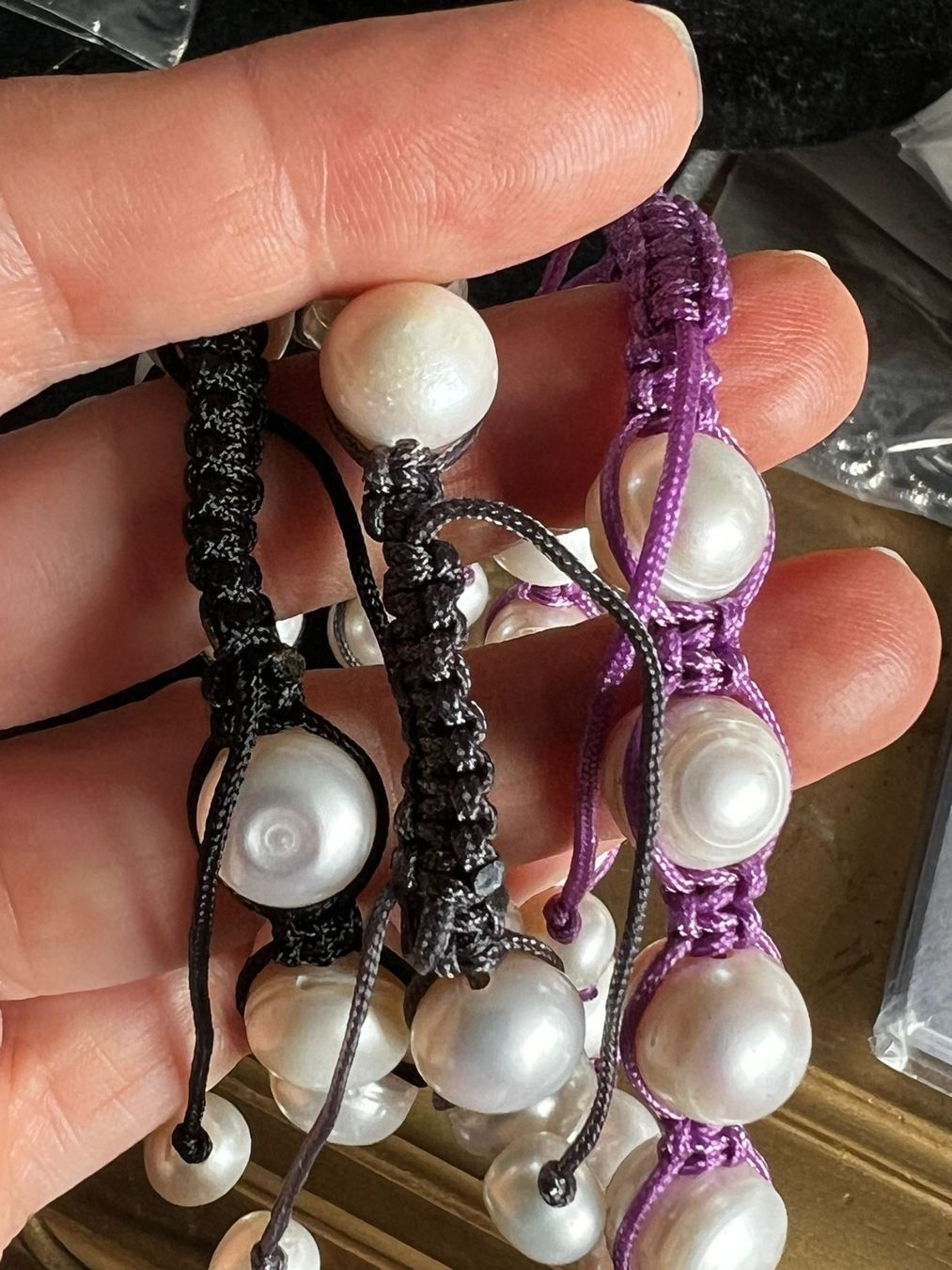Bracciali & Braccialetti: Stoff-Süßwasser Perlen Armband – Nuovo (secondo la descrizione) da Teufen Ar venduto da Exclusive.stuff.CH