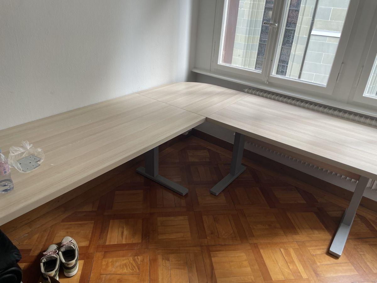 Schreibtische: Corner Desk / Desk System, 3 Tops, Flexible Configuration – Gebraucht aus Colombier NE von dvd_lm5c 1