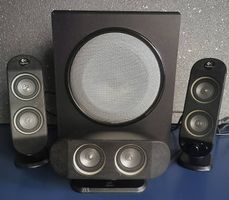 LOGITECH X-530 mit Subwoofer, 2 Satelliten und 1 Center