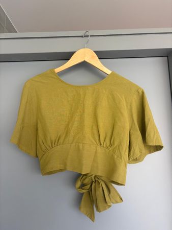 Haut dos nu femme vert noué Zara