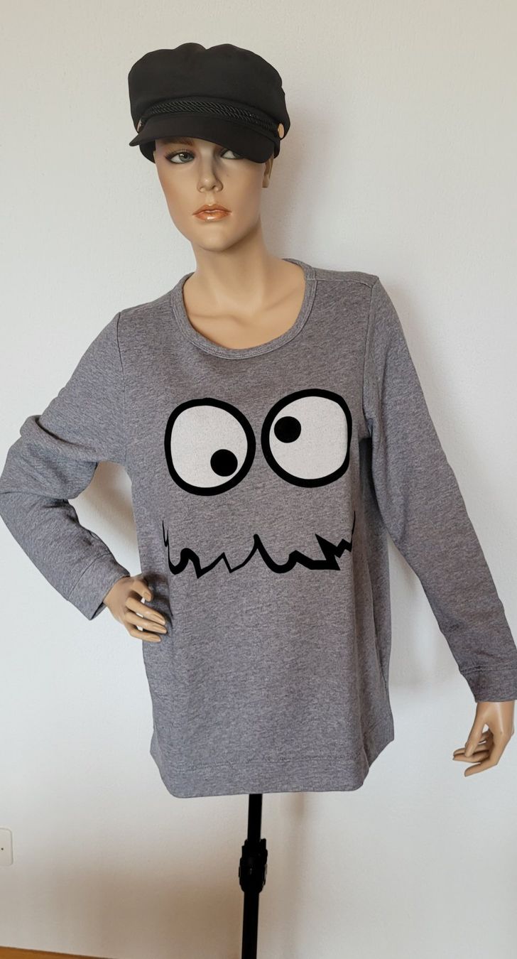 Pullover & Sweatshirts: Langarm Sweatshirt mit lustigem Gesicht  Grösse M – Gebraucht aus SCHÜBELBACH von CoKaHa 1