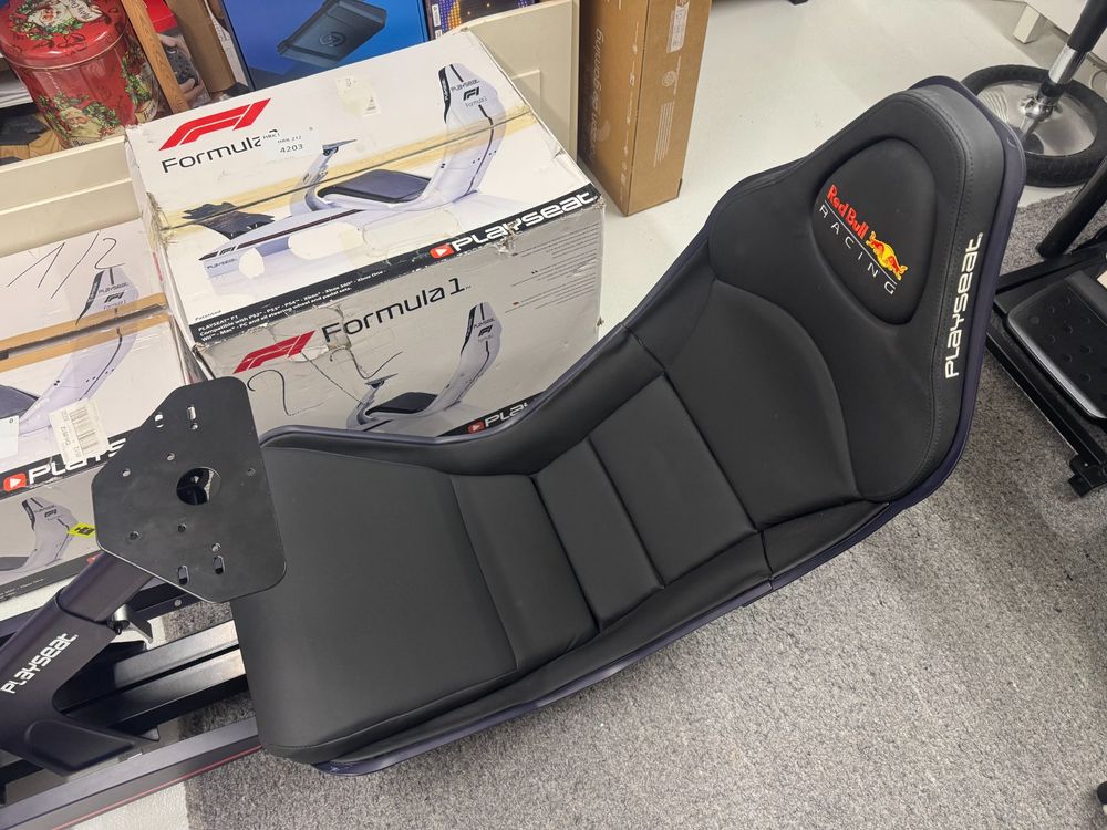 Playseat F1 Aston Martin Red Bull Racing Sim Racing Rig (Gebraucht) in ...