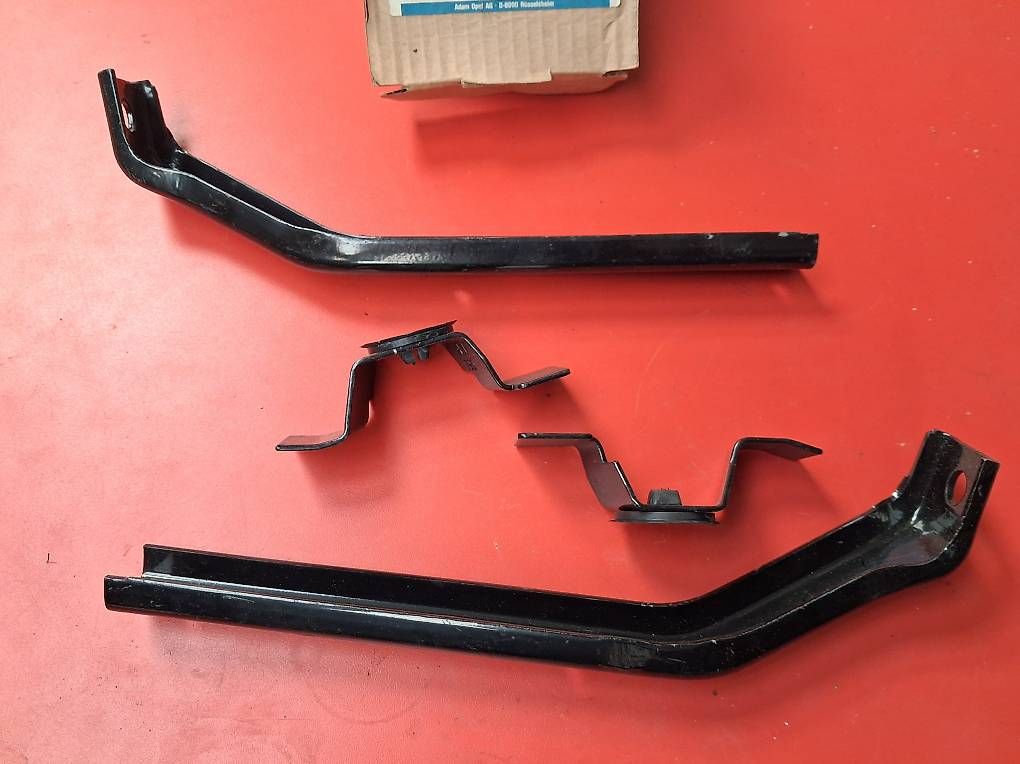 Tutti pezzi di ricambio auto: Opel Stossstangenhalter 16 14 052 – Usato da Huttwil venduto da kadett_78 2