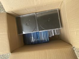 Leere CD und Bluray Hüllen