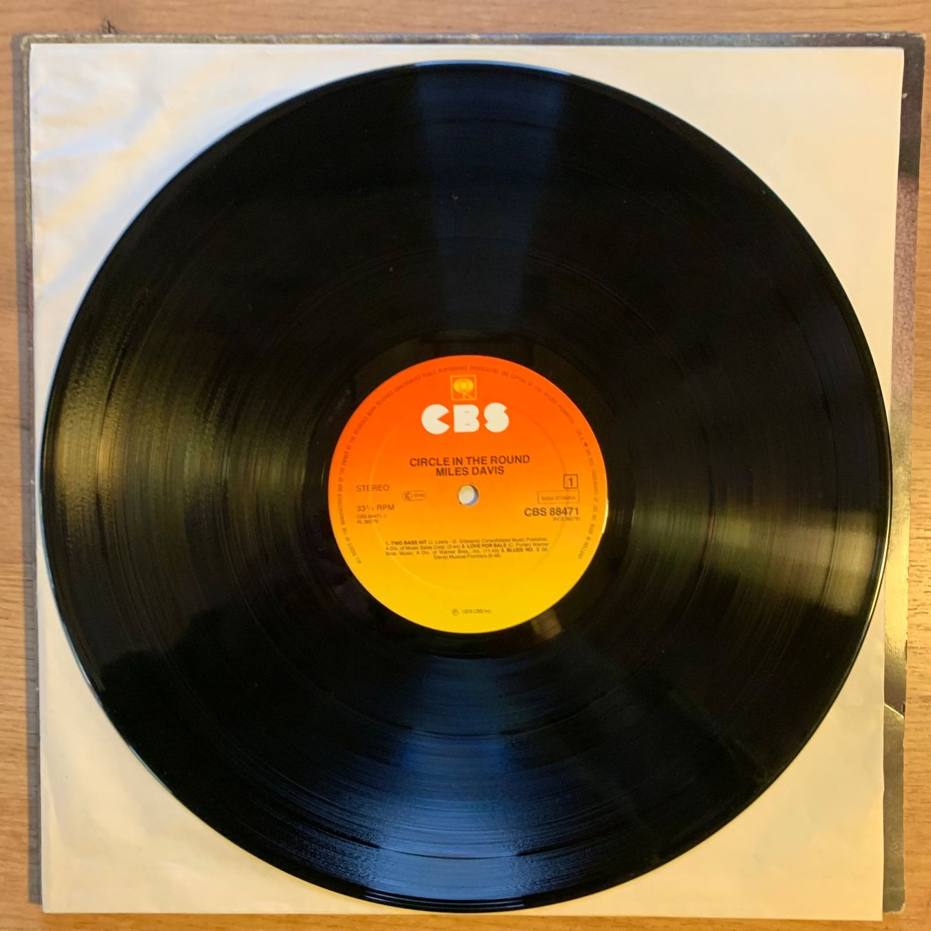Dischi in vinile: MILES DAVIS - CIRCLE IN THE ROUND...COMPIL EU 1979...VG+/VG – Usato da Gals venduto da Diskopatshop 3