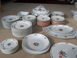 Wunderschönes Geschirr-Set mit Blumenmuster, Vintage Stil