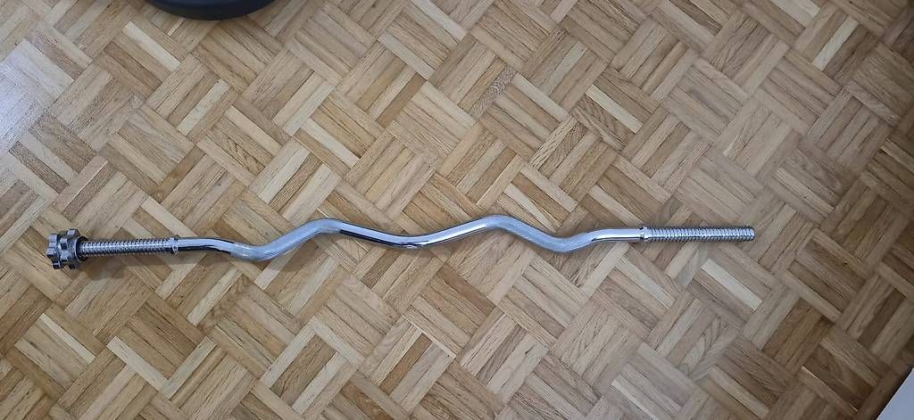 Poids & Haltères: Barre EZ curl pour musculation – D'occasion à Lausanne par DavidDubey