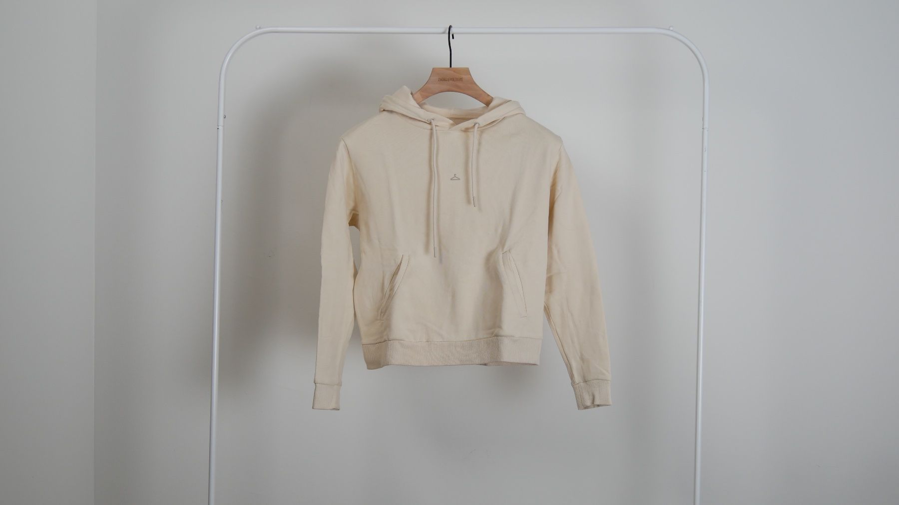 Holzweiler Maglioni & Felpe: Holzweiler Pullover beige Hoodie Kaputzenpullover Sweater – Nuovo (secondo la descrizione) da Zürich venduto da julia_vina