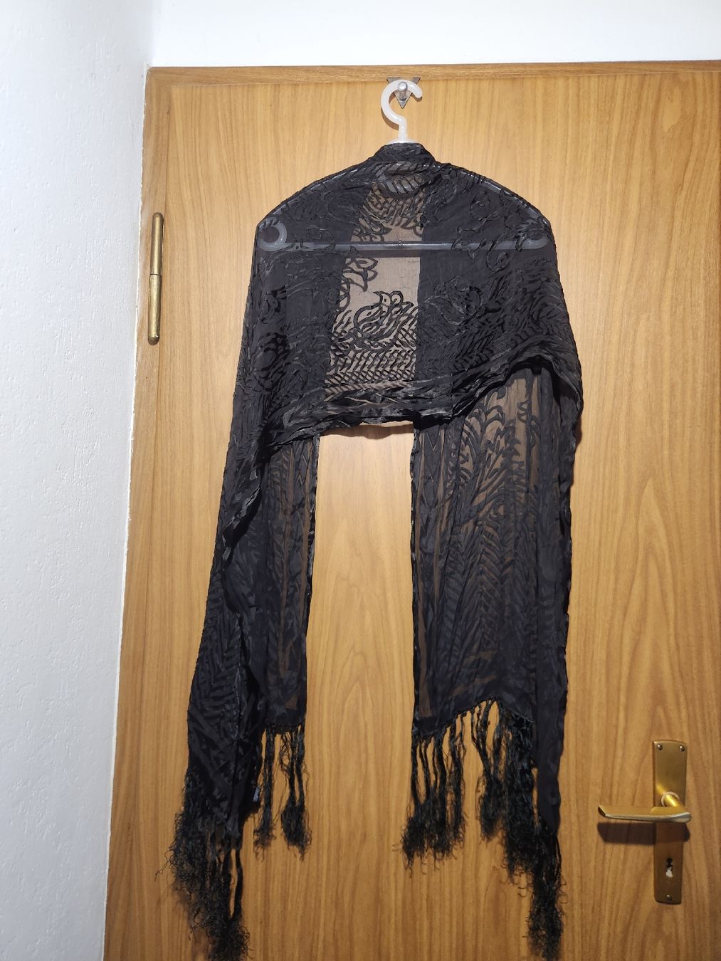 Esprit Foulards & écharpes: Écharpe   noire Esprit avec franges, chic – D'occasion à Niedergösgen par Eva2410 7