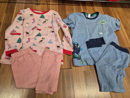 2er Set Kinder Pyjamas, Grösse 128 B23